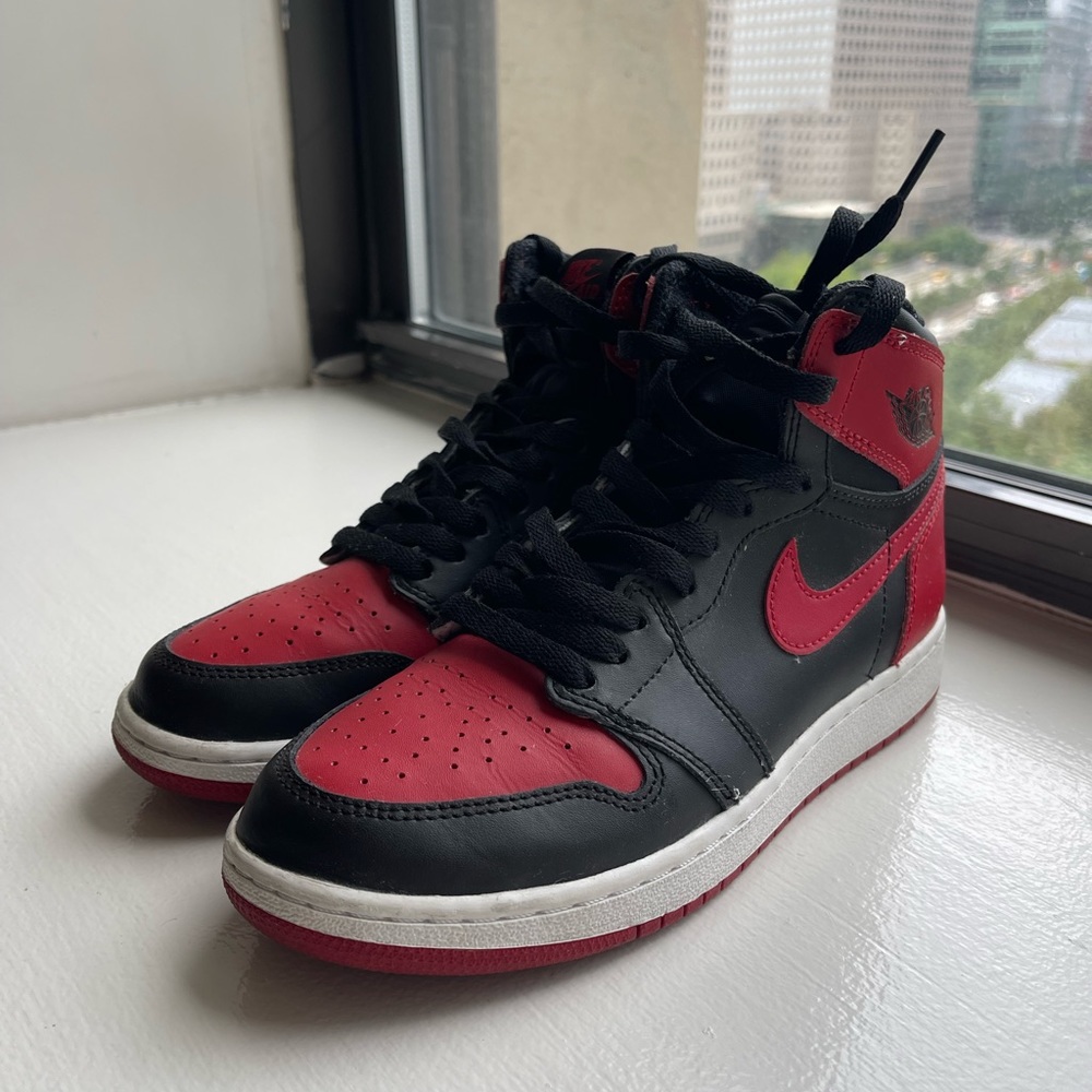 Jordan 1 Retro High - Bred size 5 men, 6.5/7 women